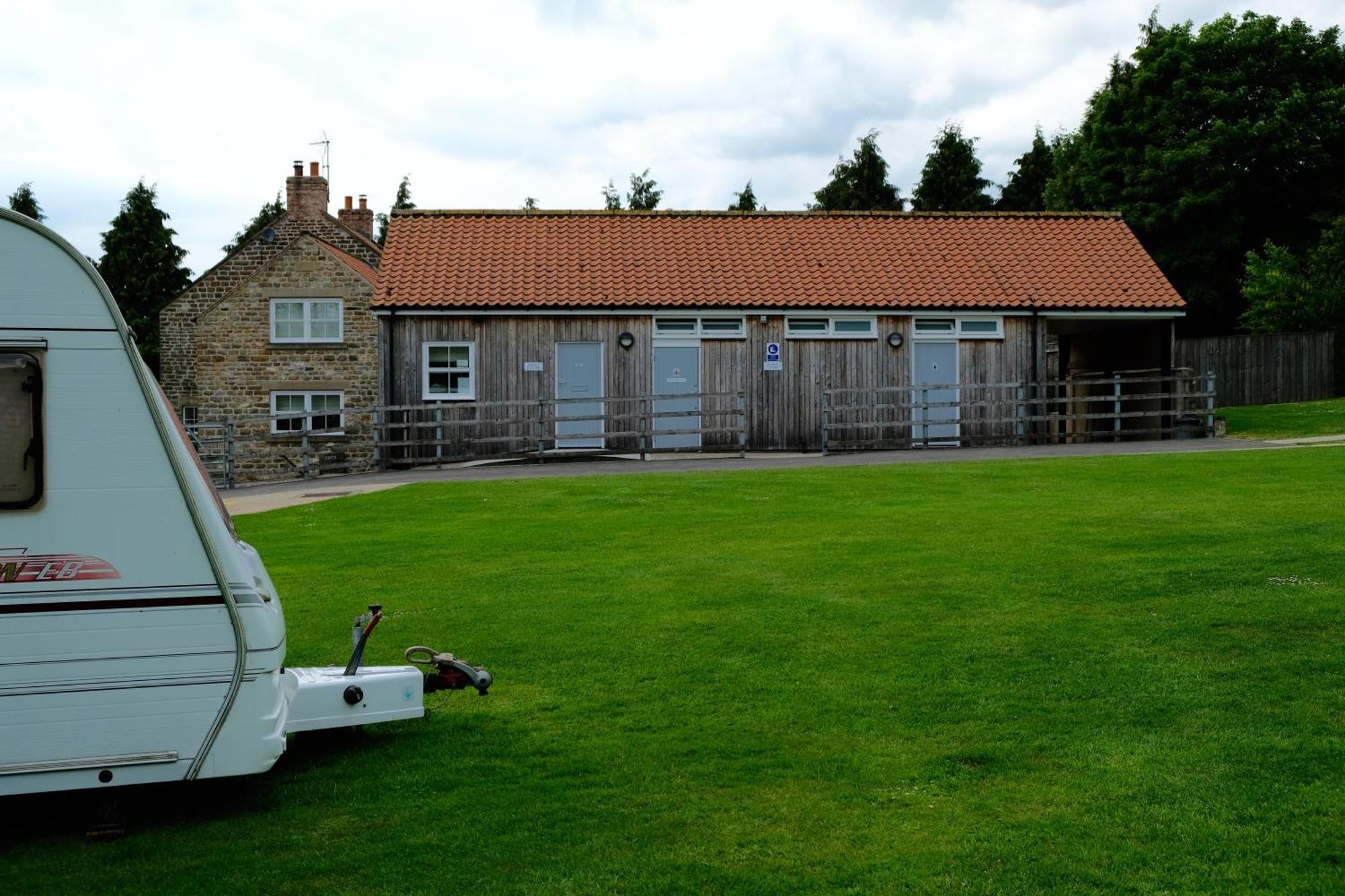 Отель Bank Top Camping-North York Moors With Pitches For Caravans, Camper Vans And Tents Пикеринг Экстерьер фото