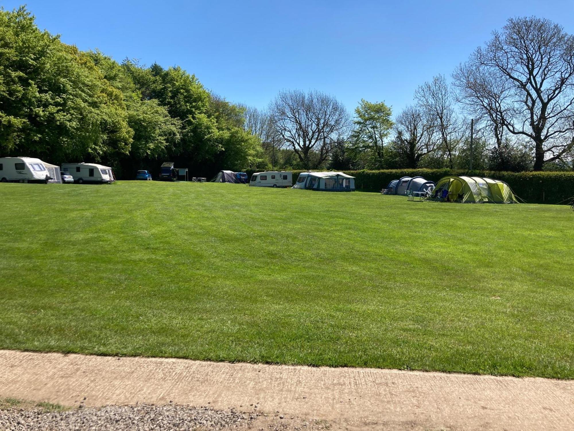 Отель Bank Top Camping-North York Moors With Pitches For Caravans, Camper Vans And Tents Пикеринг Экстерьер фото